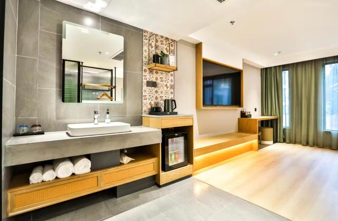 True Go Hotel - Shanghai Jing'An Temple Nanjing West Road 외부 사진