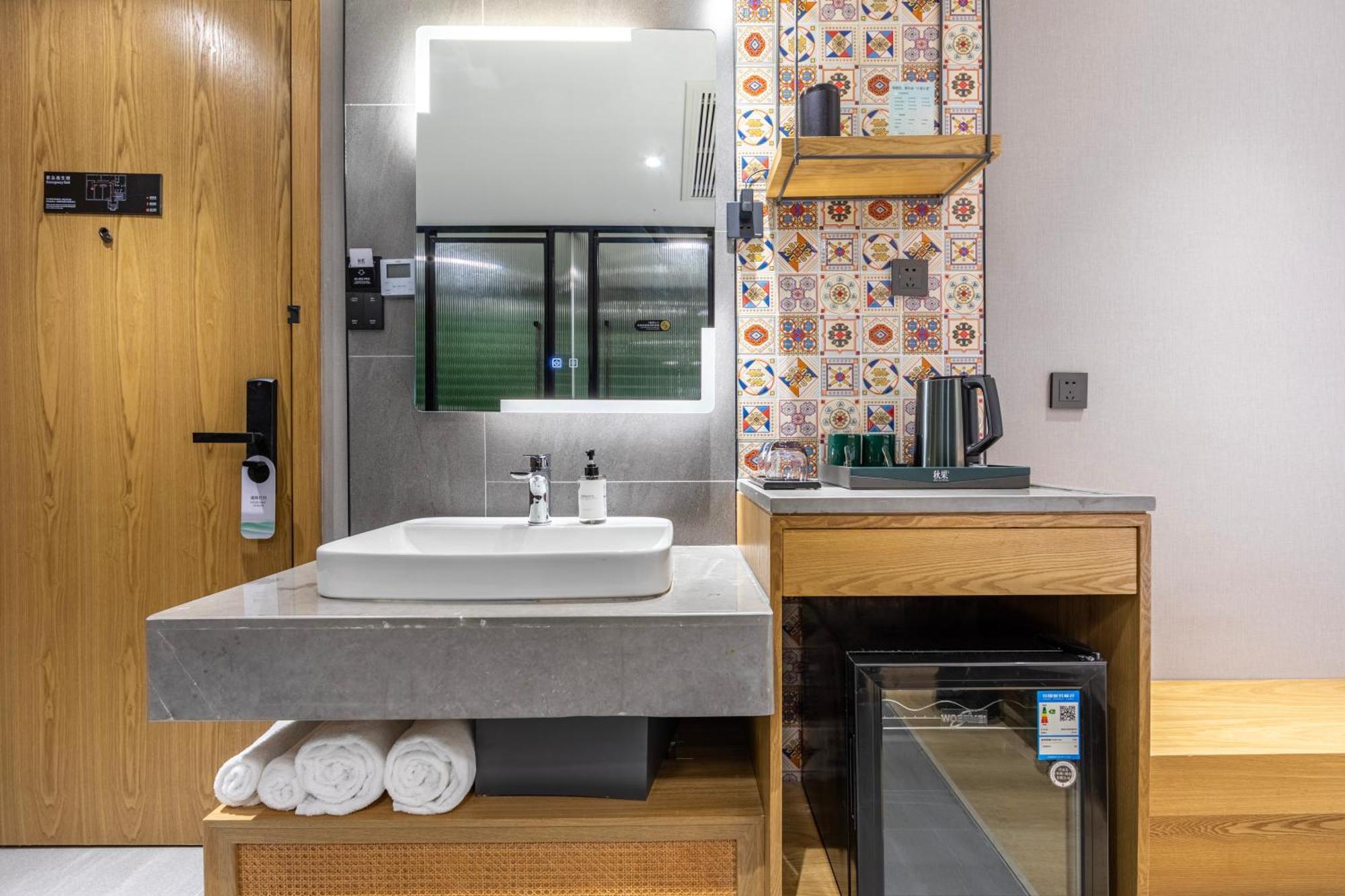 True Go Hotel - Shanghai Jing'An Temple Nanjing West Road 외부 사진