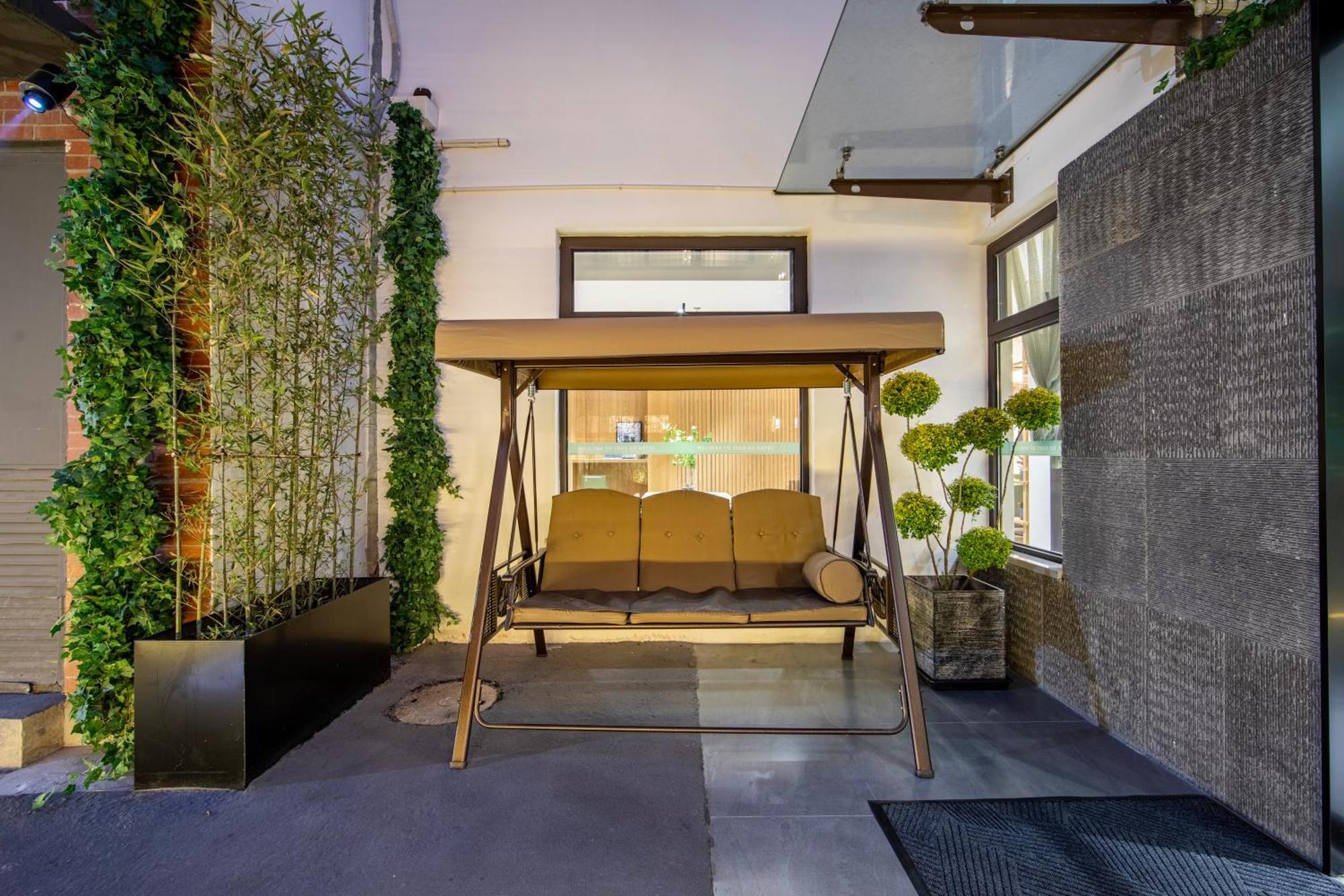 True Go Hotel - Shanghai Jing'An Temple Nanjing West Road 외부 사진