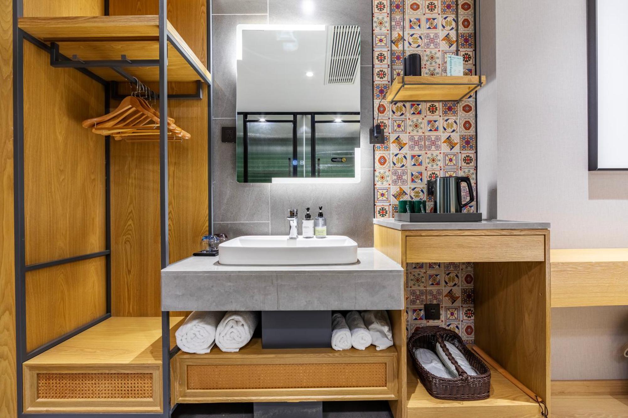 True Go Hotel - Shanghai Jing'An Temple Nanjing West Road 외부 사진