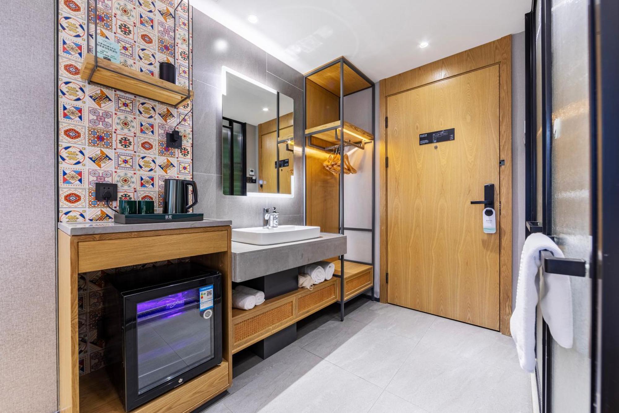True Go Hotel - Shanghai Jing'An Temple Nanjing West Road 외부 사진