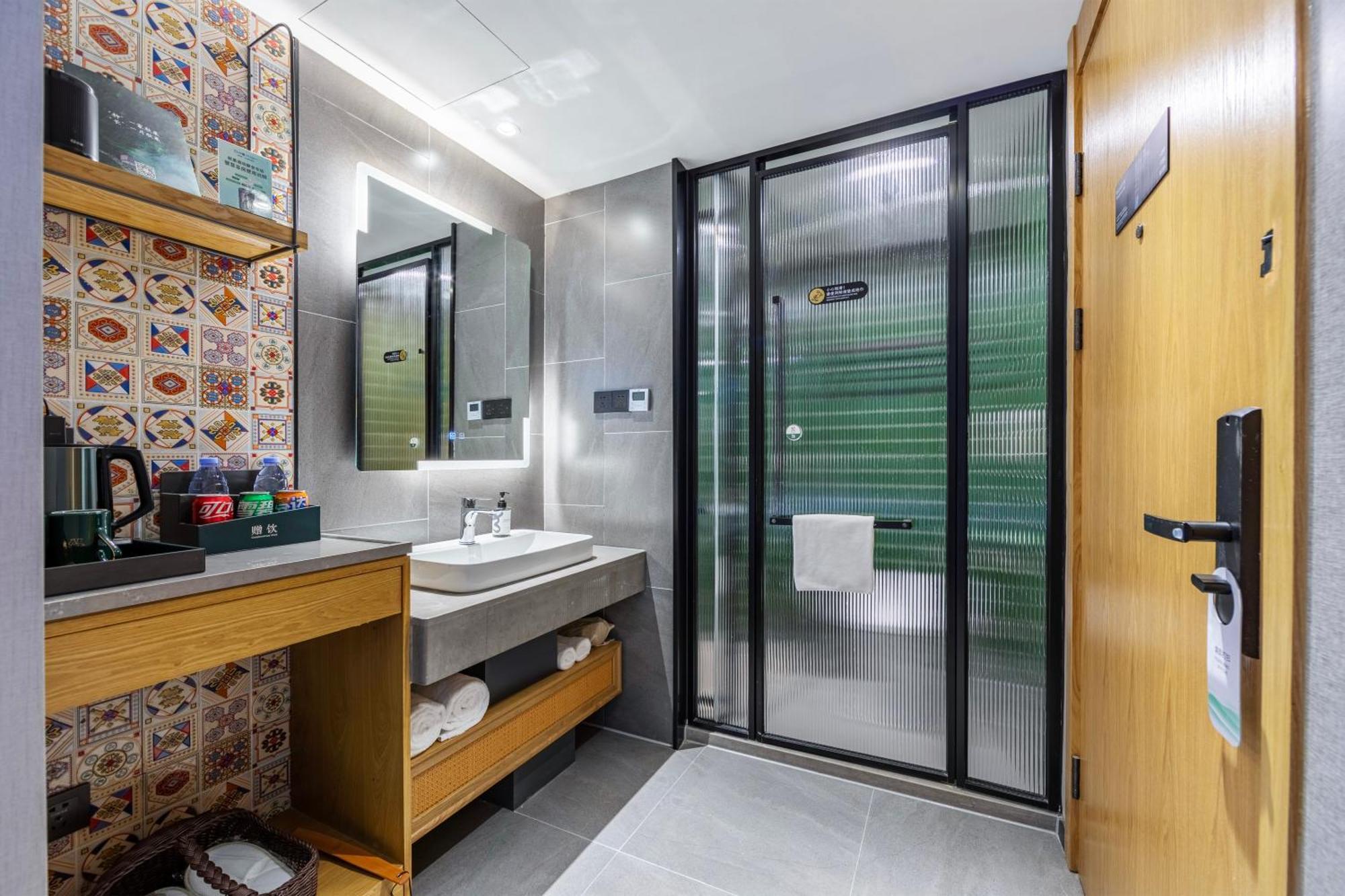 True Go Hotel - Shanghai Jing'An Temple Nanjing West Road 외부 사진